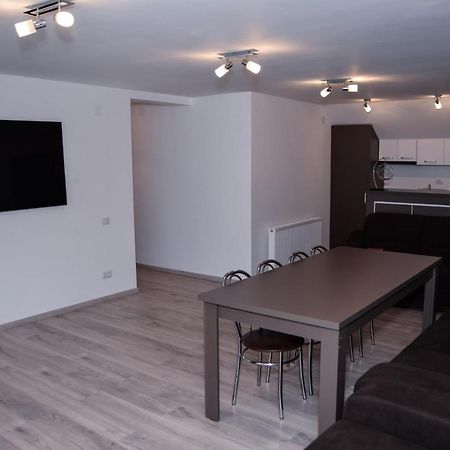Готель New House Куртя-де-Арджеш Екстер'єр фото