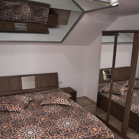 Готель New House Куртя-де-Арджеш Екстер'єр фото
