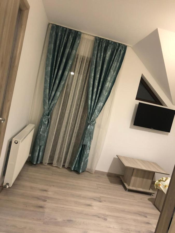 Готель New House Куртя-де-Арджеш Екстер'єр фото