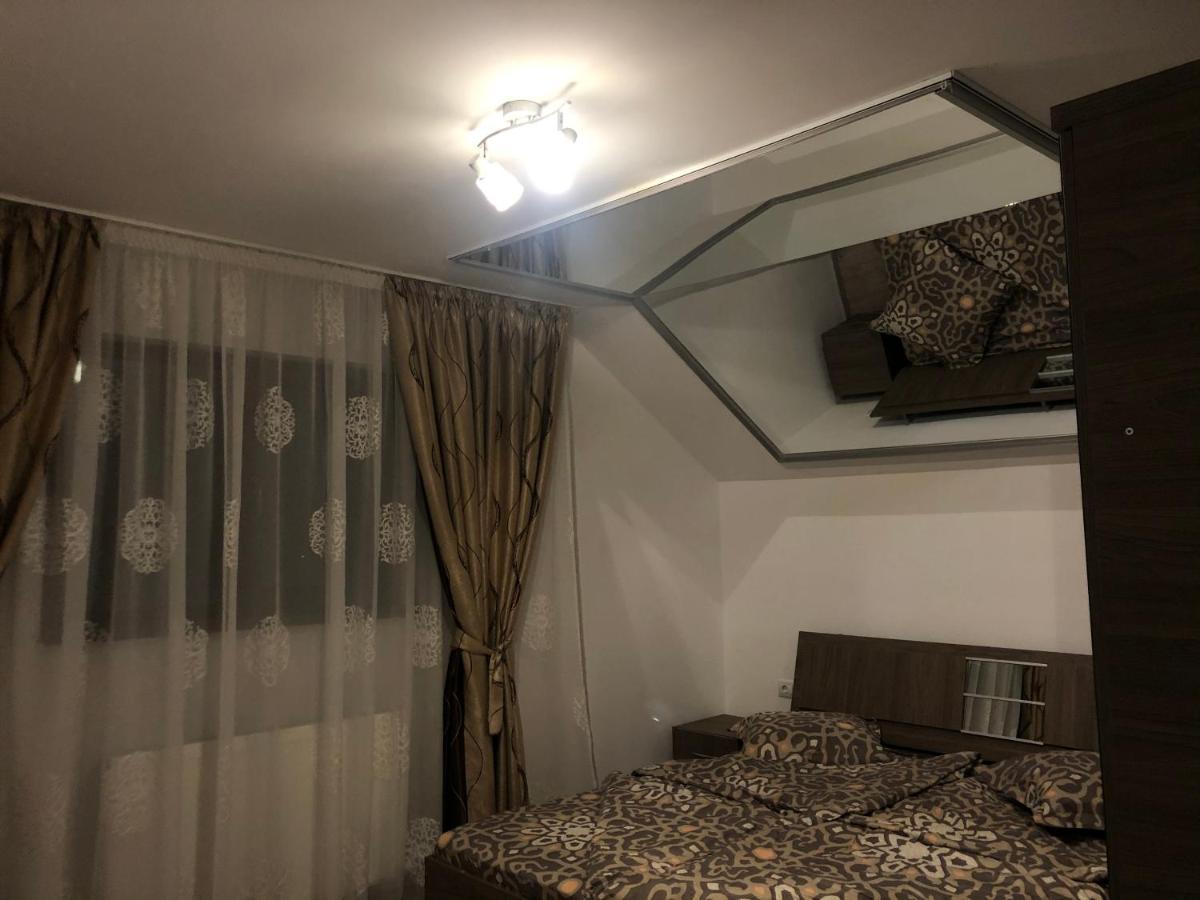 Готель New House Куртя-де-Арджеш Екстер'єр фото