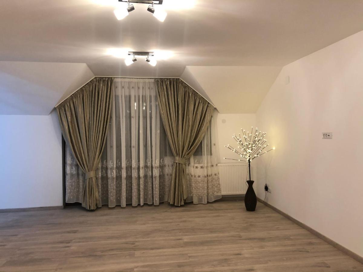 Готель New House Куртя-де-Арджеш Екстер'єр фото