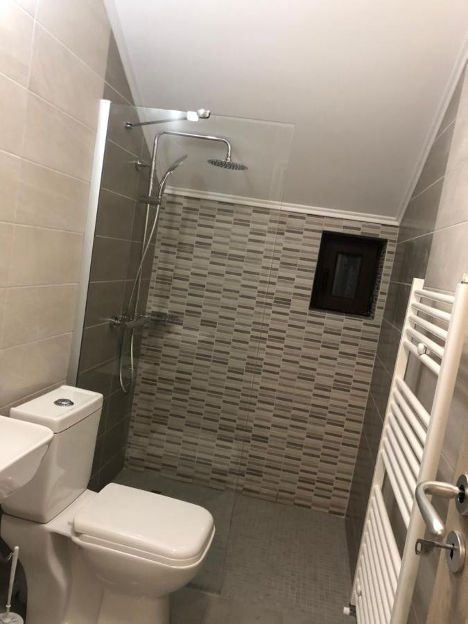 Готель New House Куртя-де-Арджеш Екстер'єр фото