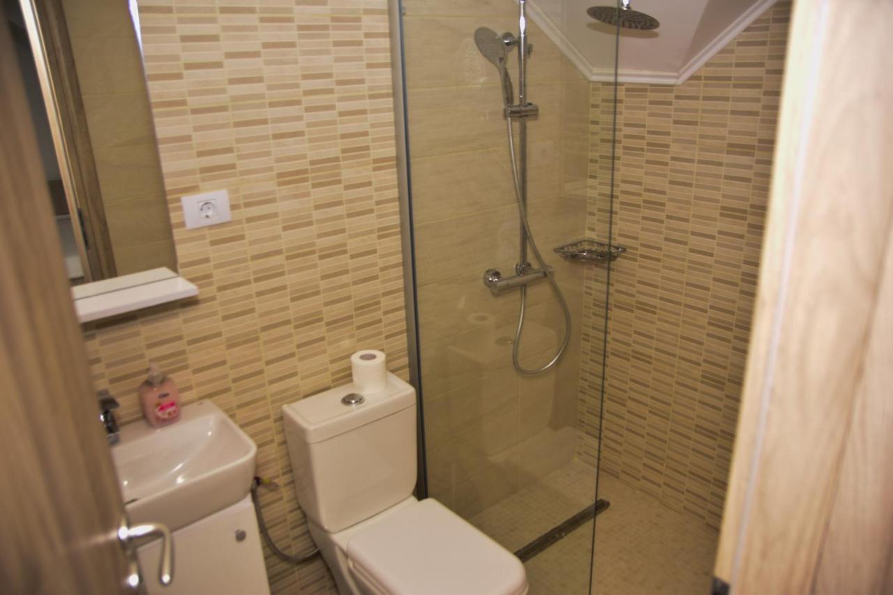 Готель New House Куртя-де-Арджеш Екстер'єр фото