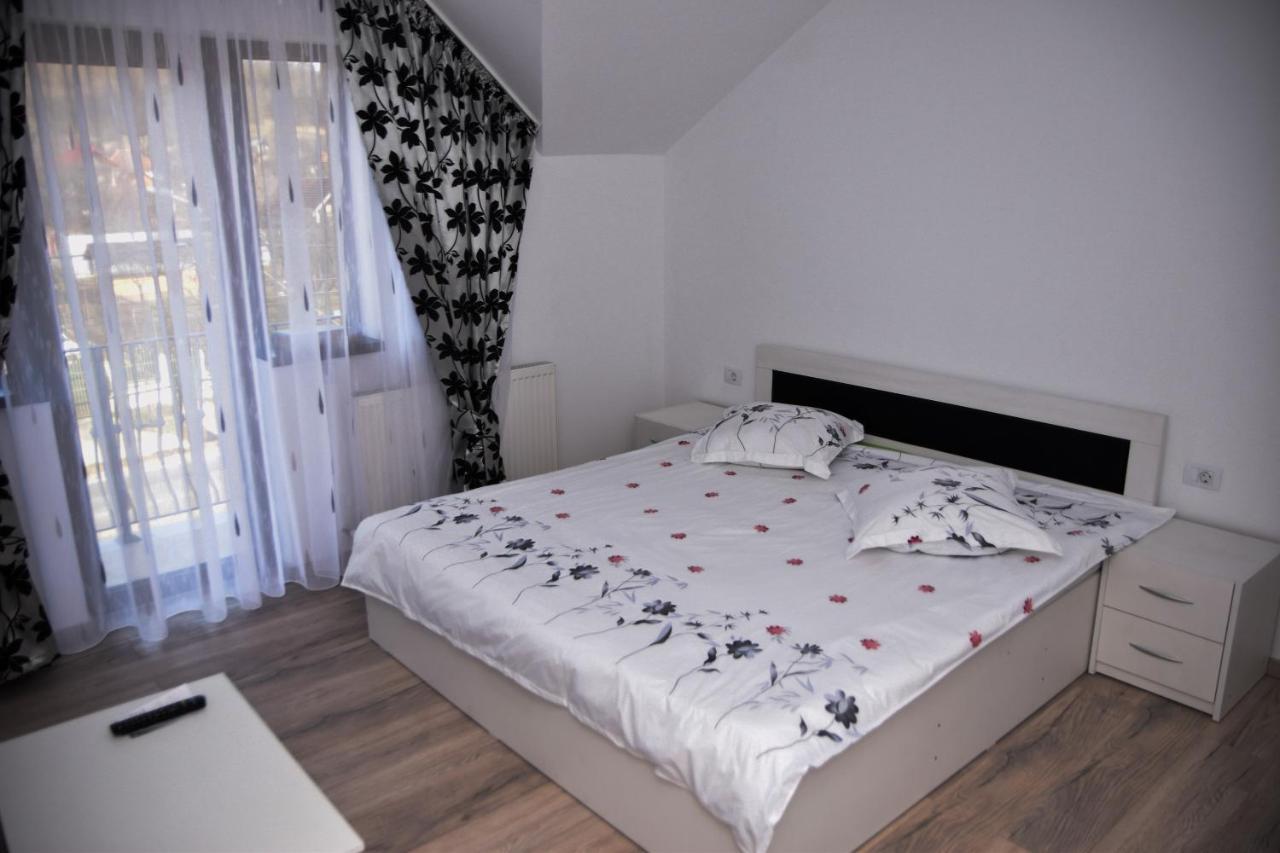 Готель New House Куртя-де-Арджеш Екстер'єр фото