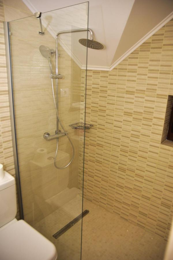 Готель New House Куртя-де-Арджеш Екстер'єр фото