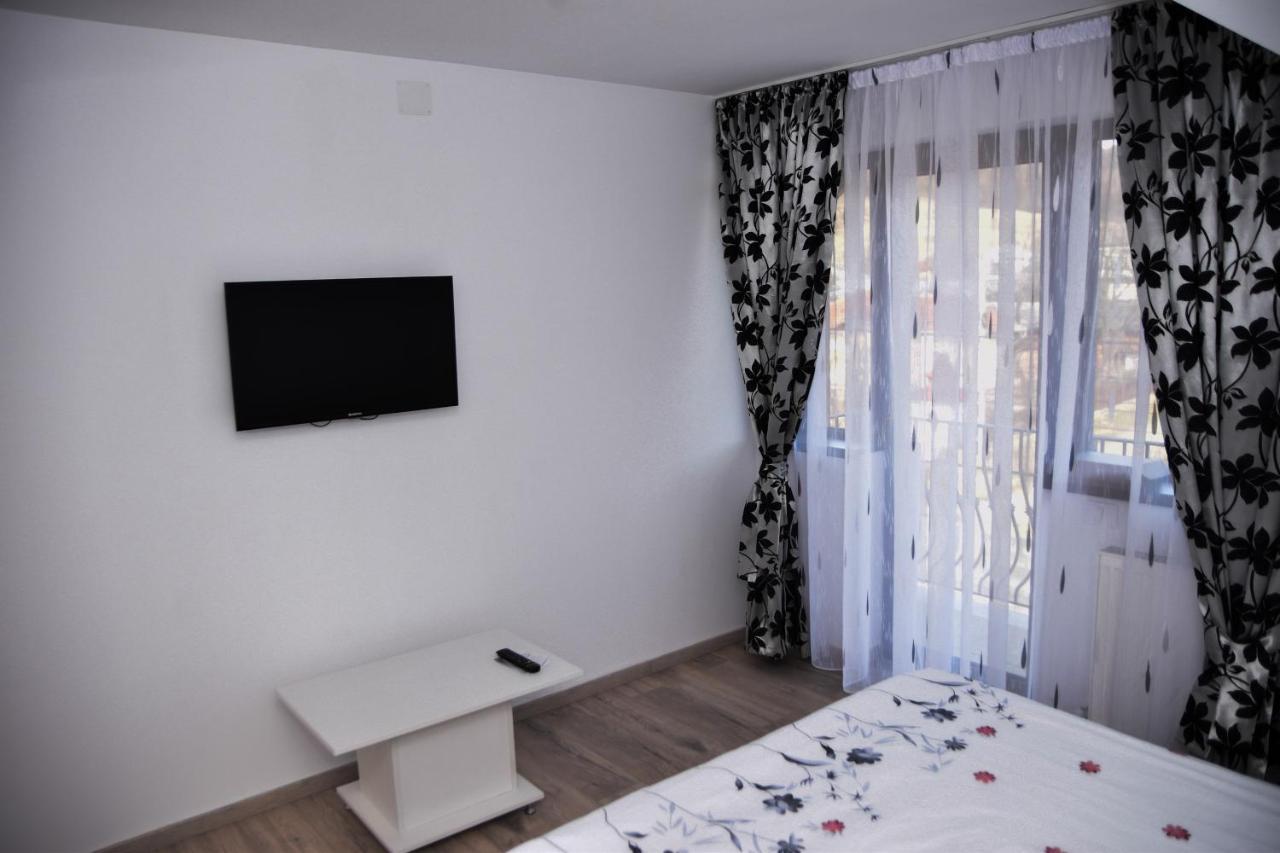 Готель New House Куртя-де-Арджеш Екстер'єр фото