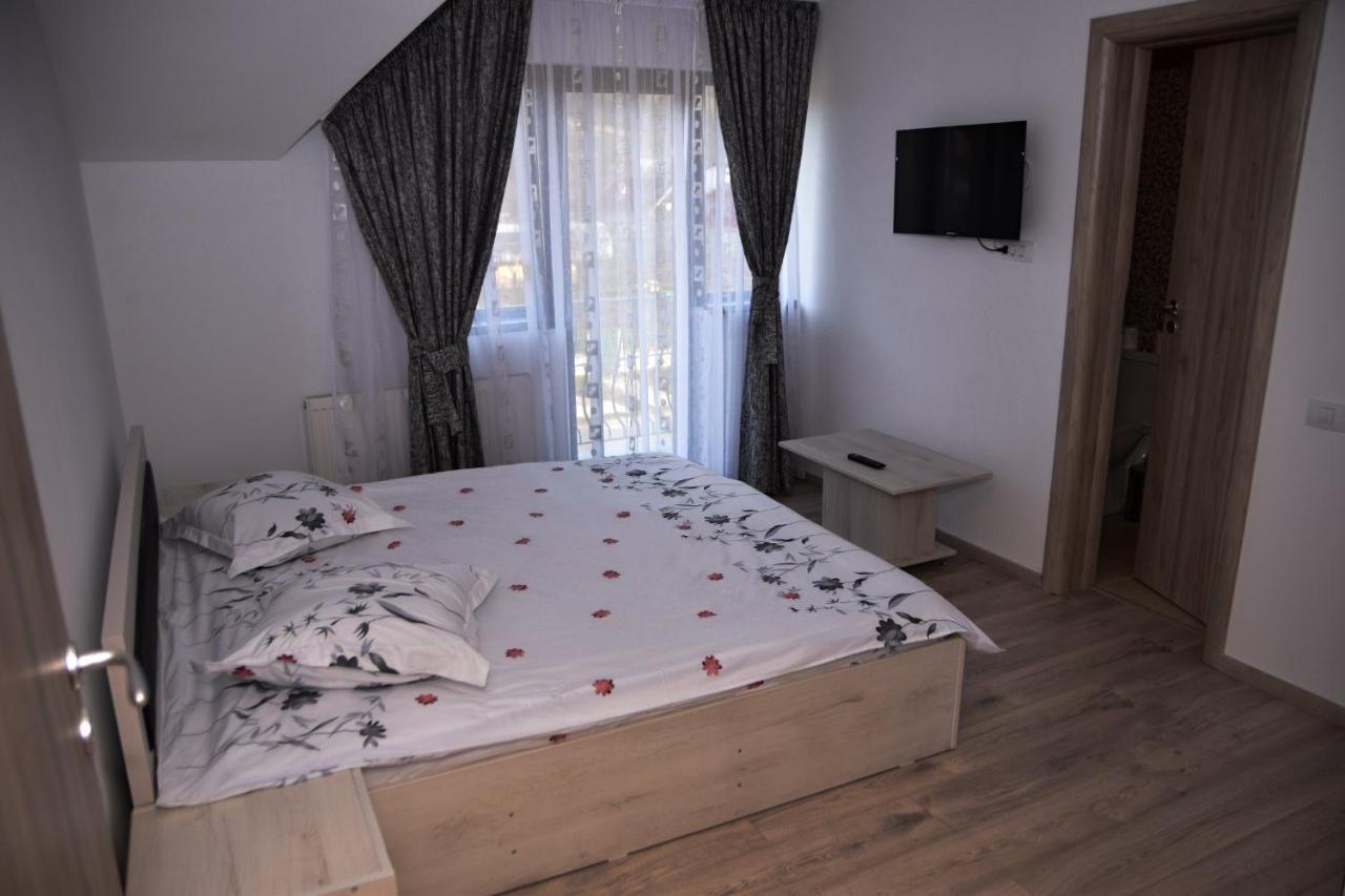 Готель New House Куртя-де-Арджеш Екстер'єр фото