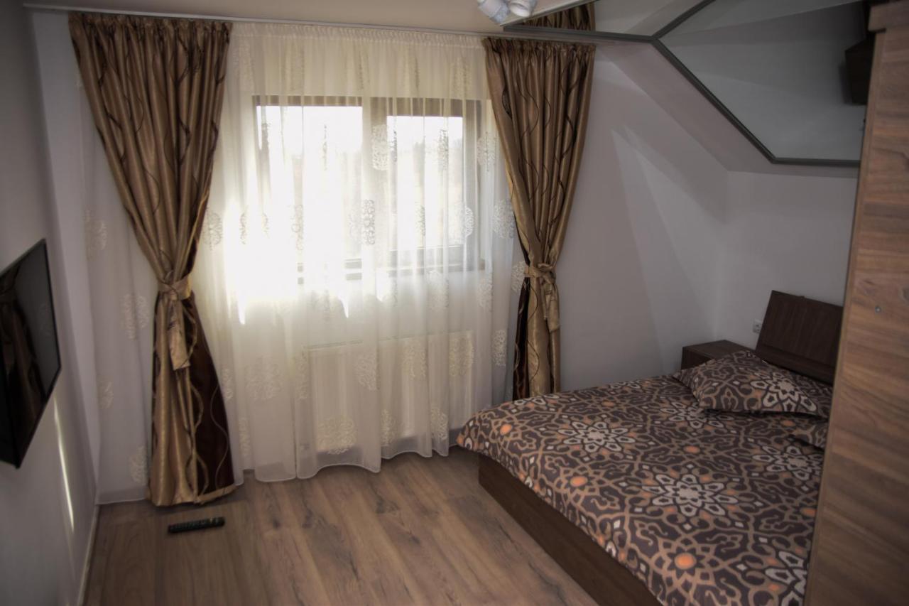 Готель New House Куртя-де-Арджеш Екстер'єр фото