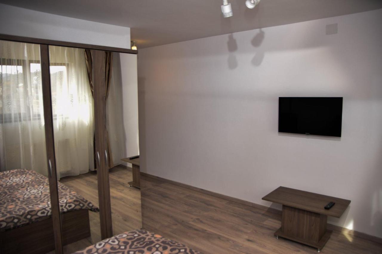 Готель New House Куртя-де-Арджеш Екстер'єр фото
